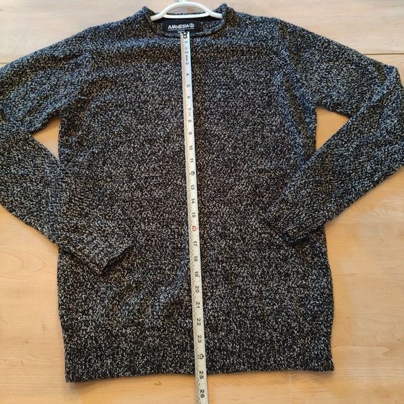 Amnesia Medium Gray Sweater for Fall Unisex Sized Medium - Picture 8 of 12